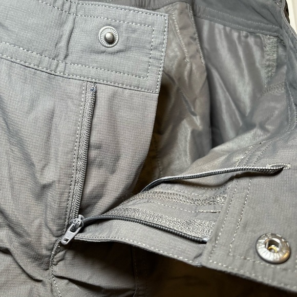 The North Face - Women’s Hiking Outdoor Dark Charcoal Gray Cargo Shorts in Size8 - Picture 7 of 10